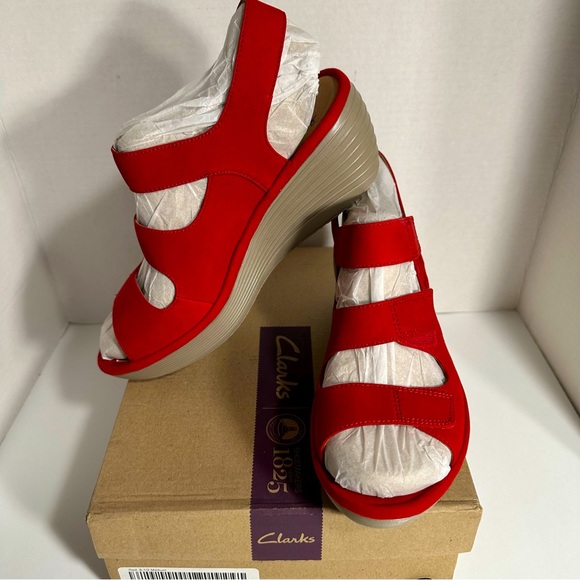 NIB W/O Tags Clarks Women's Reedly Juno Red Nubuck Wedge Sandals Size 8.5 - Picture 1 of 6